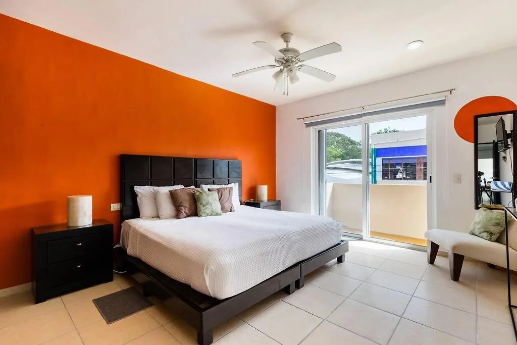 Spacious 2 Bedroom And Big Terrace Condo In Centro Playa del Carmen Appartamento